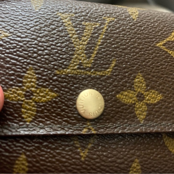 LOUIS VUITTON Monogram Multiple Key Holder - Picture 6 of 13